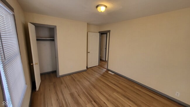 Building Photo - 1604 W 11th St