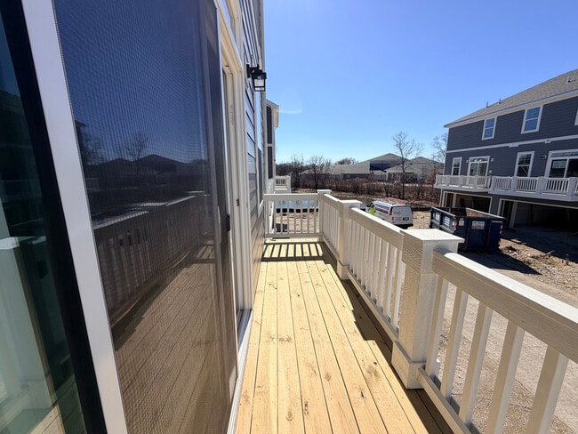 Building Photo - 563 Yosemite Wy