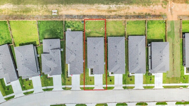 Building Photo - 24430 Elmwood Falls Dr