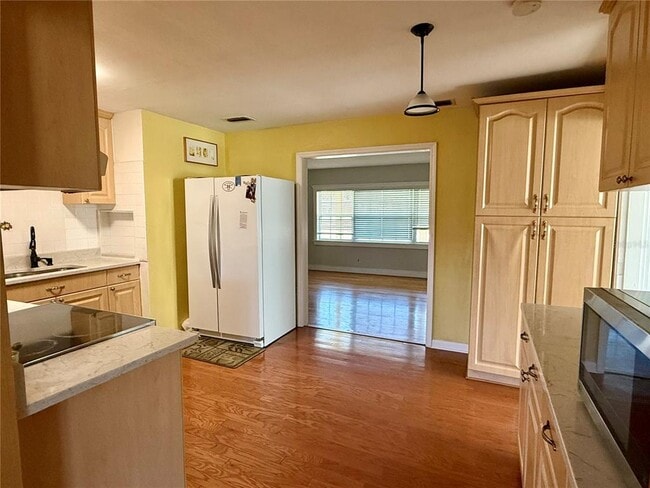 Building Photo - 4313 S Hubert Ave