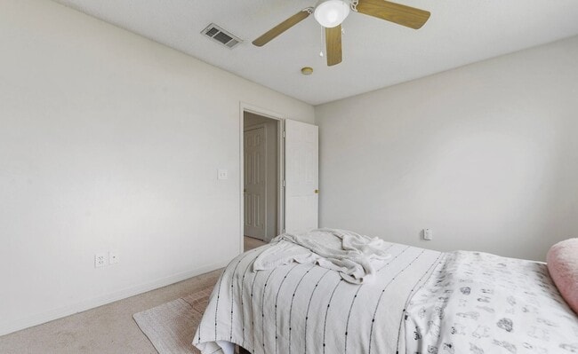 Building Photo - Updated 4 bedroom 2.5 bath home in Ocean Springs!