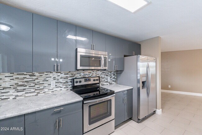 Building Photo - 1320 E Orchid Ln