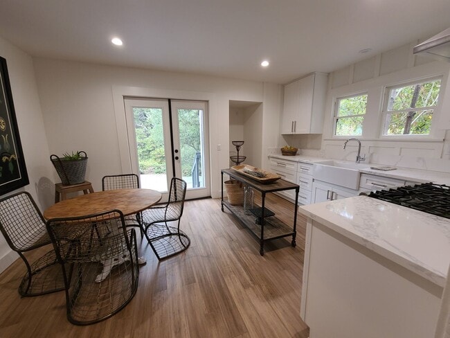 Building Photo - 1324 Johnson Ave