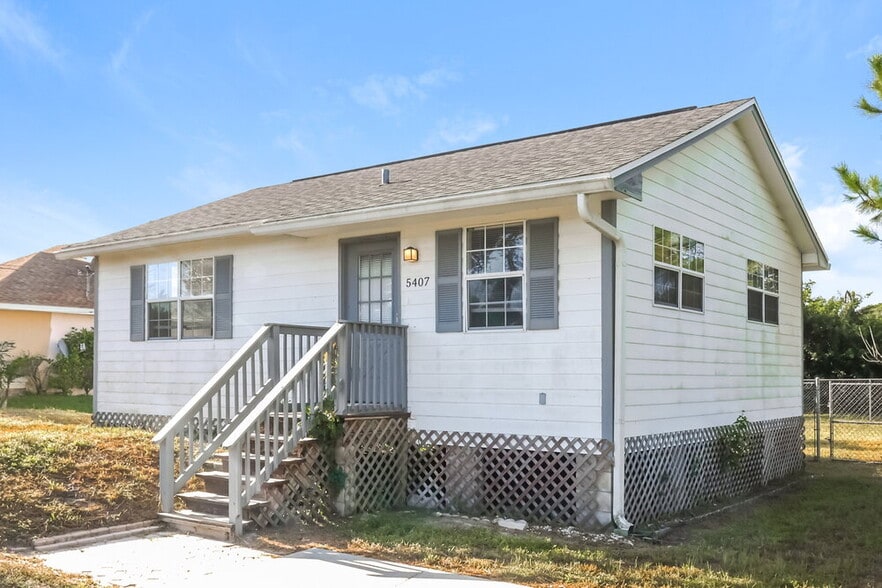 Building Photo - 5407 3rd St W