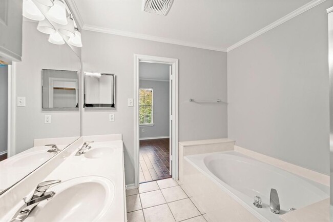 Building Photo - 26 Musgrove Pl