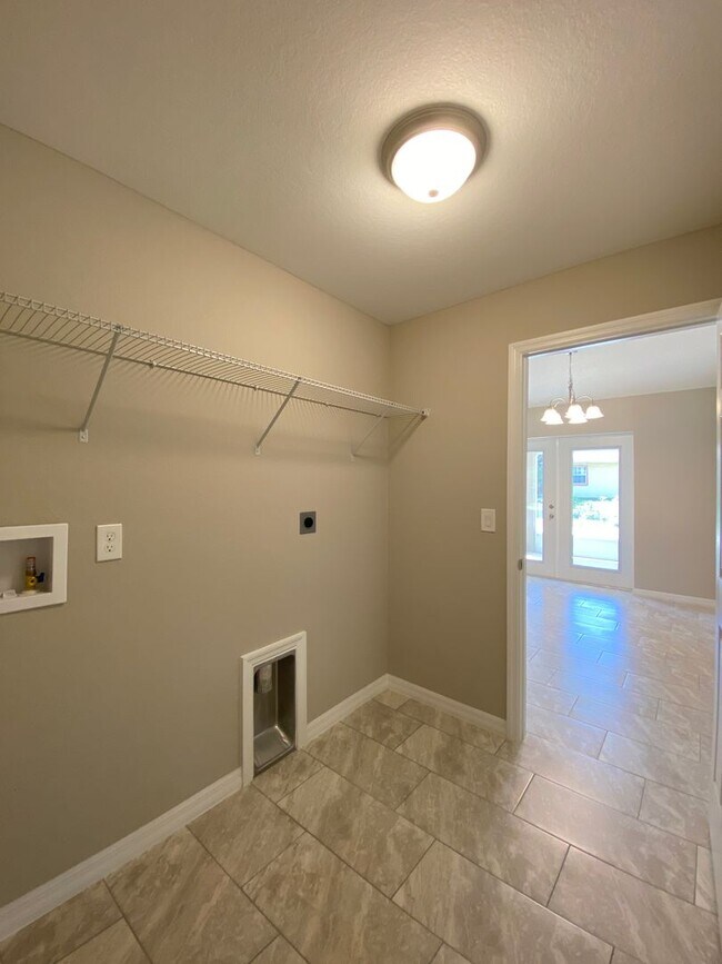 Building Photo - Desirable SW Ocala Neighborhood- 3/2/2 **W...