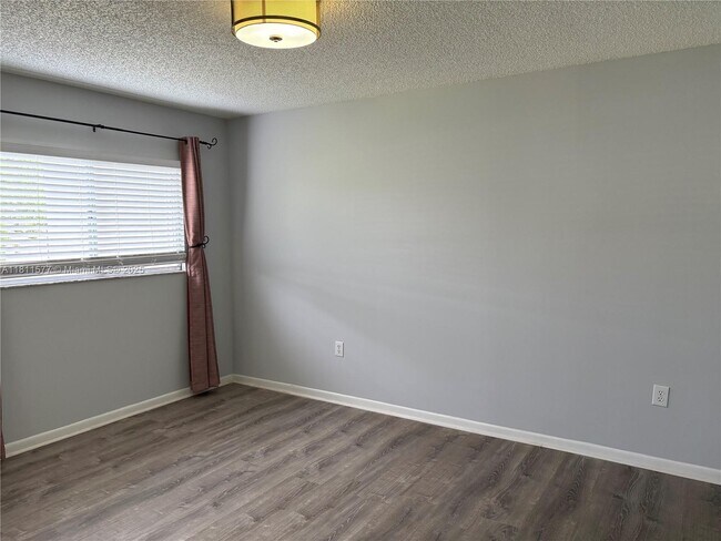 Building Photo - 12755 SW 16th Ct