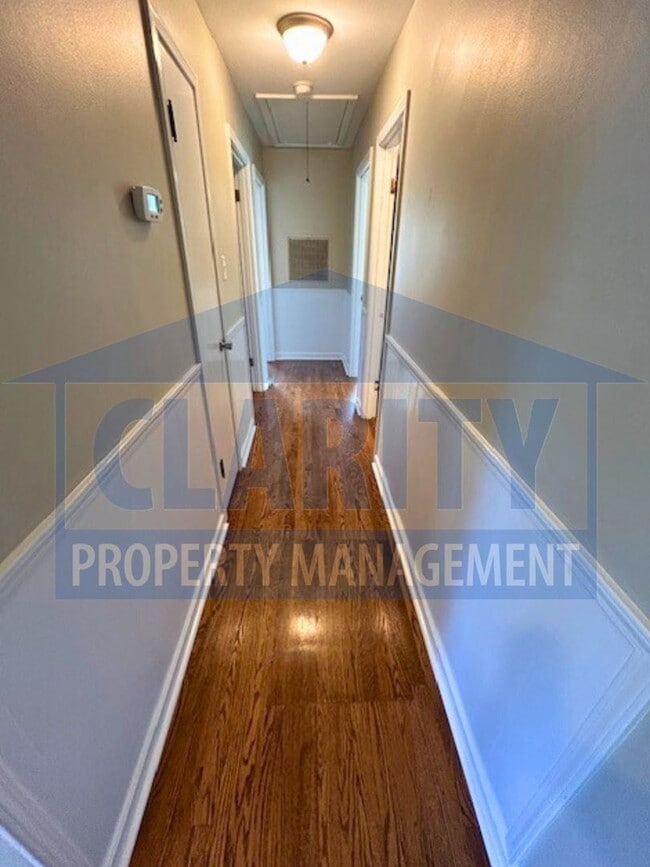 Building Photo - Three bedroom home in Downtown Cleveland!