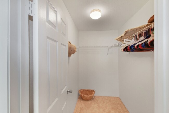 Building Photo - Fully Furnished 2-Bed/2-Bath Condo in Alii...