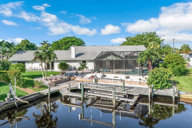 Building Photo - Furnished 4BR Waterfront Pool Home in Cape...