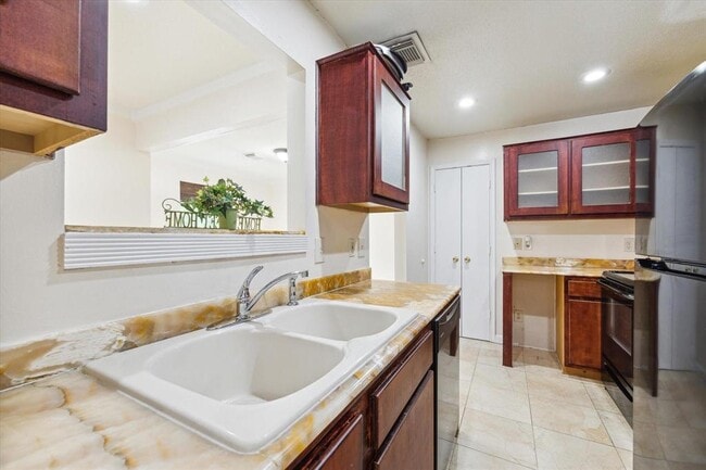 Building Photo - 2211 Place Rebecca Ln