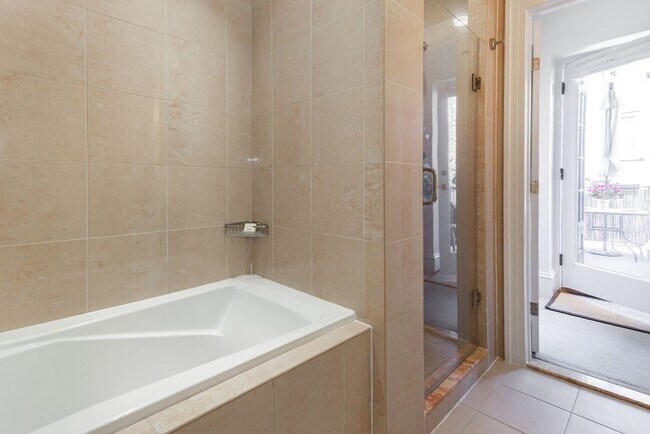 Building Photo - 495 Columbus Ave