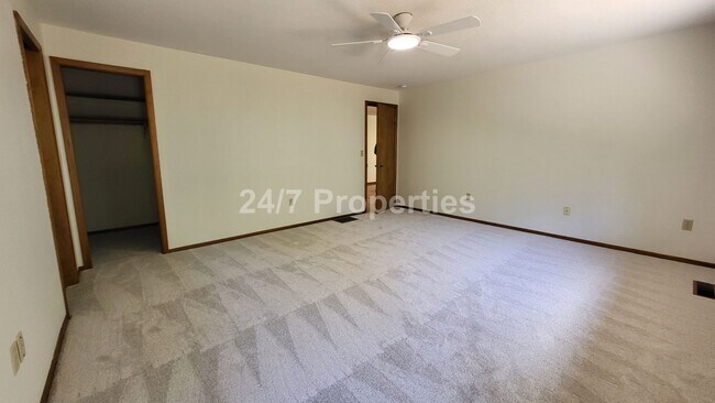 Building Photo - Beautiful 4 BD | 2.5 BA w/ Large Deck and ...