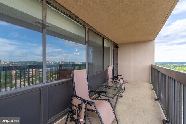 Building Photo - 3713 S George Mason Dr