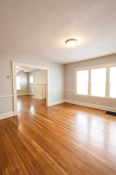 Building Photo - 1351 E Cherry St