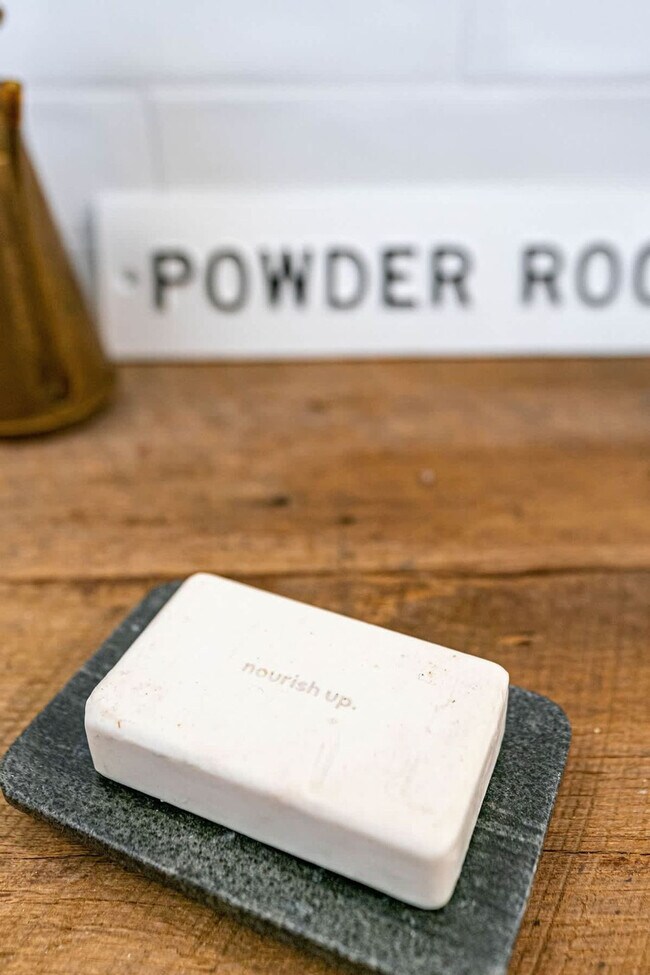 Building Photo - 8442 E McNelly Rd