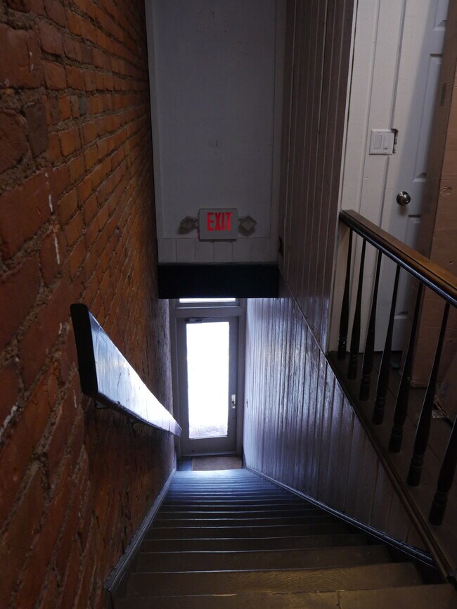 Building Photo - 109 S Main St