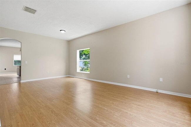 Building Photo - 2631 Queen Alberta Dr