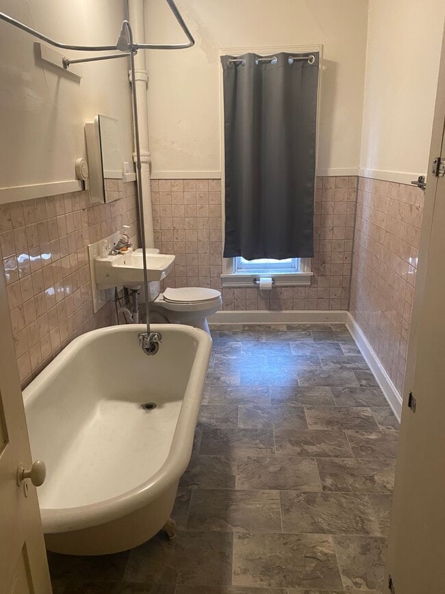 Building Photo - 209 N Bedford St