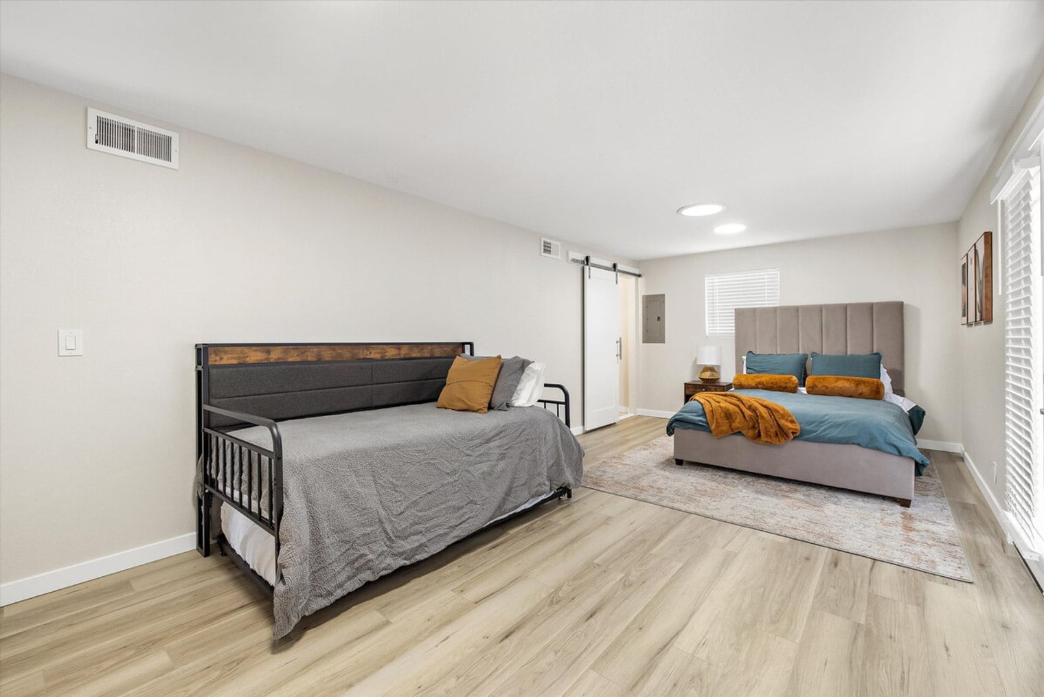 Building Photo - 2410 W Bruneau Pl