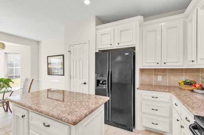 Building Photo - 147 April Waters Dr W