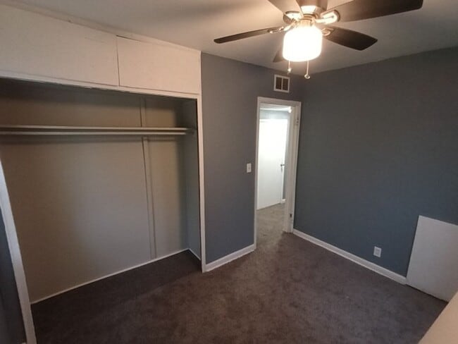 Building Photo - 4 bed, 1 bath bungalow NOW AVAILABLE!