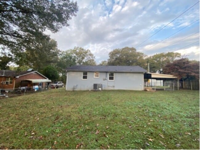 Building Photo - 1641 Vista Ln