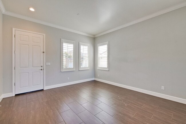 Building Photo - Gorgeous and Very Spacious Home - 3BR 2.5 BA in  San Jose - This is a MUST SEE!!!