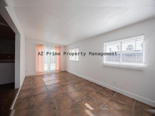 Building Photo - 3629 E Blanche Dr