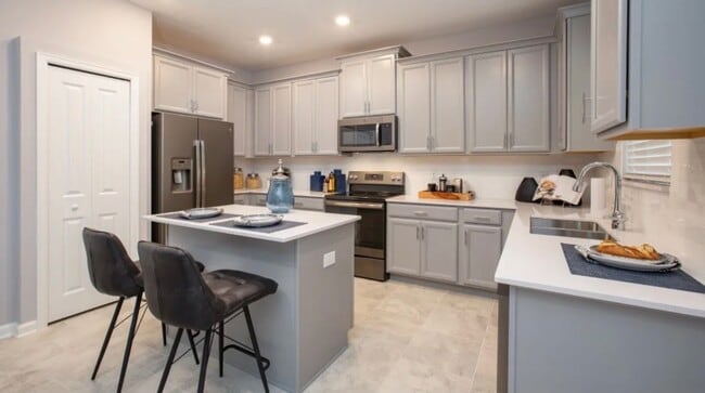 Building Photo - 880 Carmillion Ct