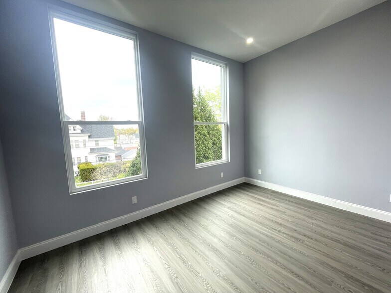 Building Photo - 222 Primrose Ave