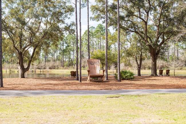 Building Photo - 526 Camellia Ct