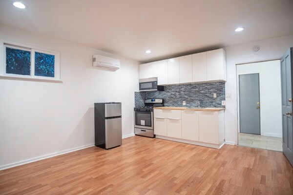 Building Photo - 14039 Gilmore St