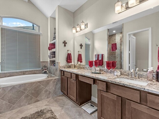 Building Photo - 1762 Sierra Crest Dr