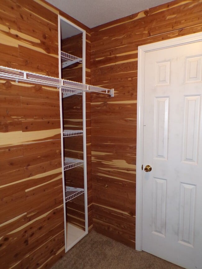 Building Photo - Nice 3 Bedroom 2 Bathroom House In South C...