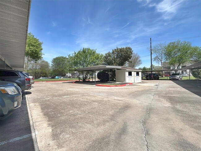 Building Photo - 10855 Meadowglen Ln