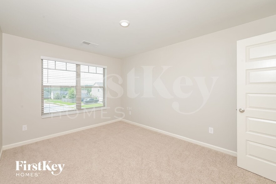 Building Photo - 2027 Massey Ln