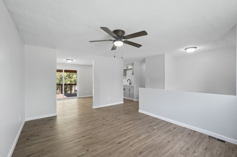 Building Photo - 7 Waterside Way