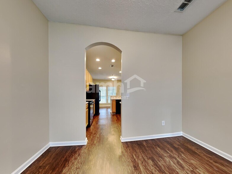 Building Photo - 9146 Prosperity Lake Dr