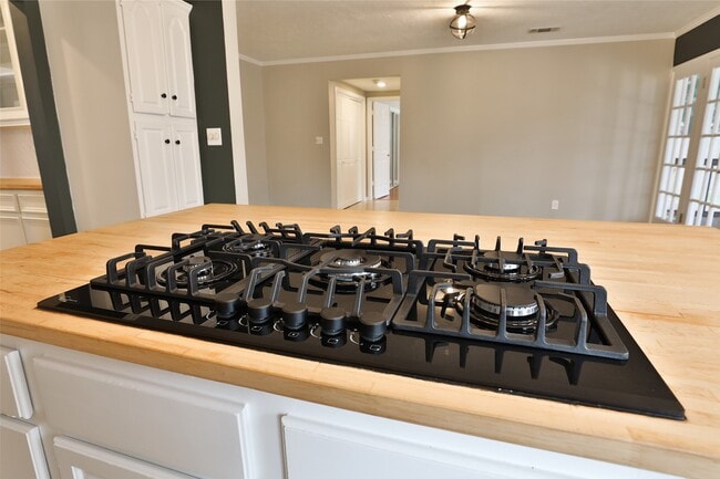 Building Photo - 423 W 32nd St