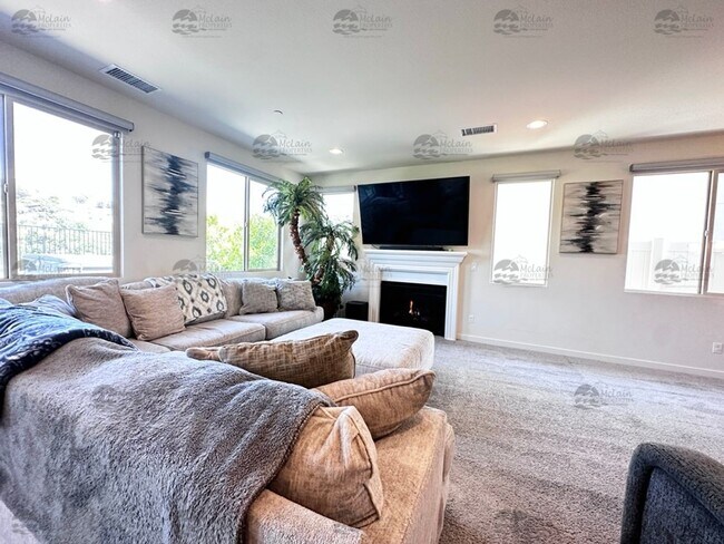 Building Photo - Luxury 5 bedroom, 3 bath home in Bonsall!