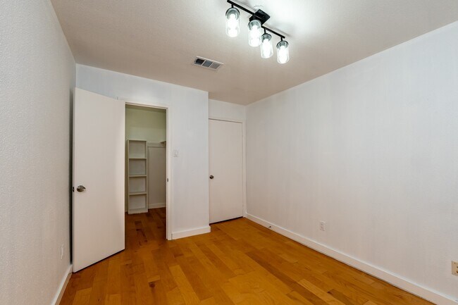 Building Photo - 8486 Ariel St