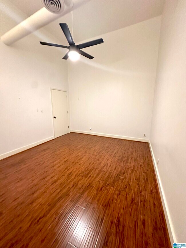 Building Photo - 2112 Morris Ave