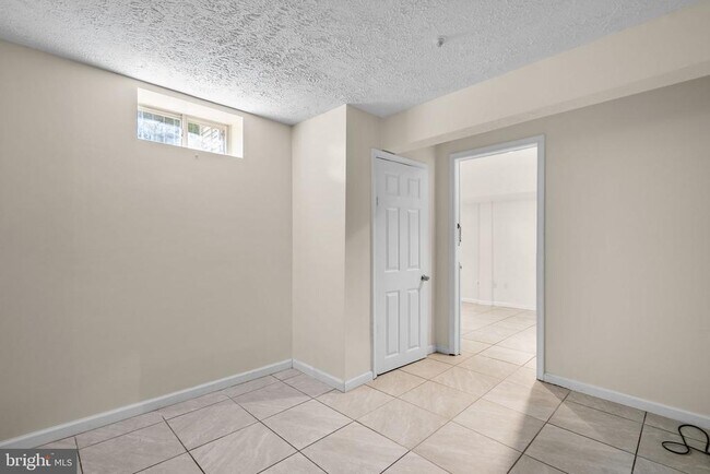 Building Photo - 8913 Tonbridge Terrace