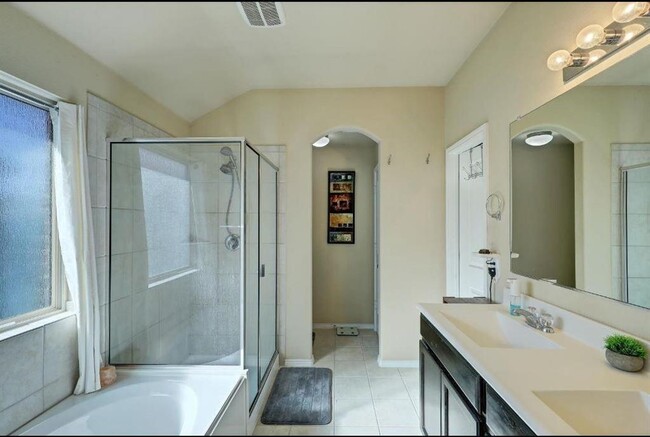 Building Photo - 11701 Summer Springs Dr