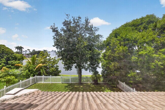 Building Photo - 1204 Oakwater Dr