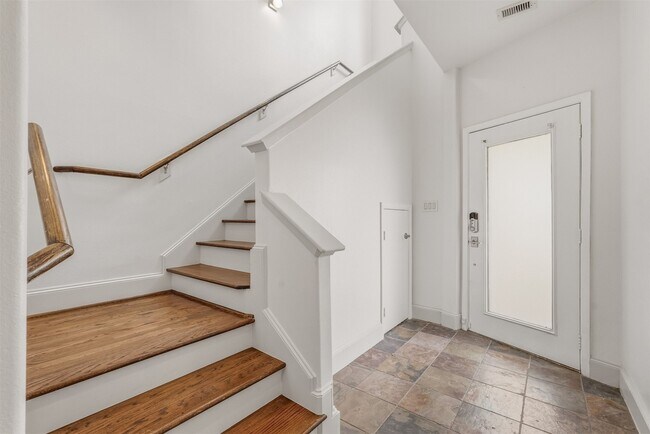 Building Photo - 2816 Rusk St