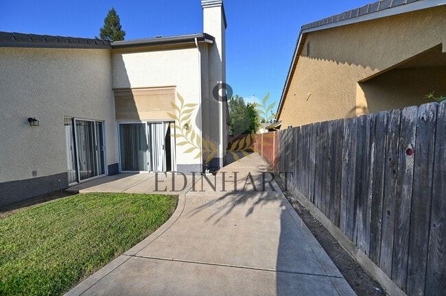 Building Photo - 774 Applegate Ave