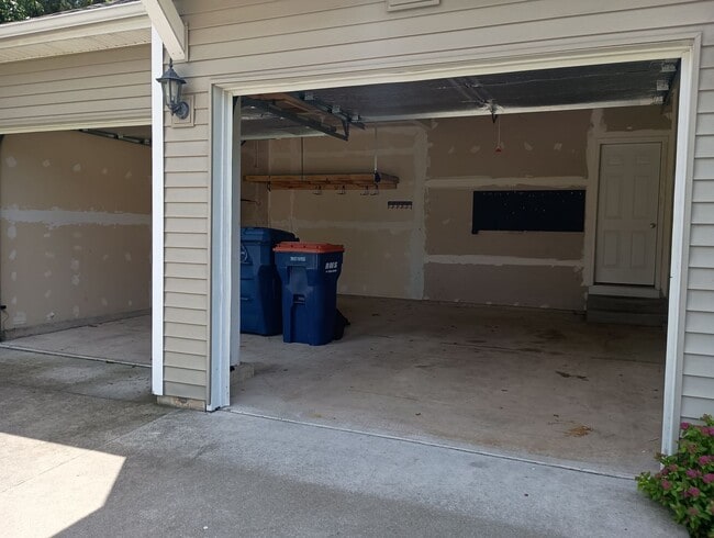 Building Photo - 2211 Colbert Dr