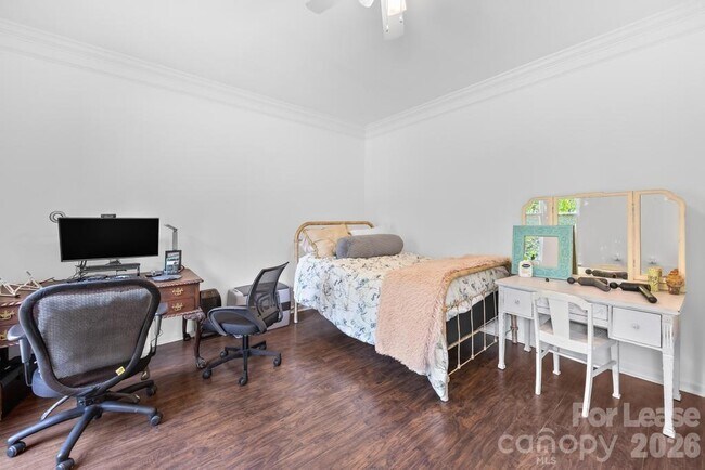 Building Photo - 124 Shorecrest Dr